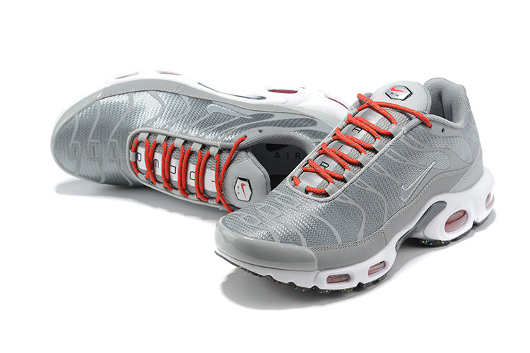 Wolf Grey Crimson Rope